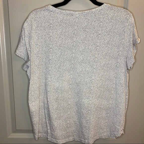 Pattern T-shirt - Picture 2 of 3